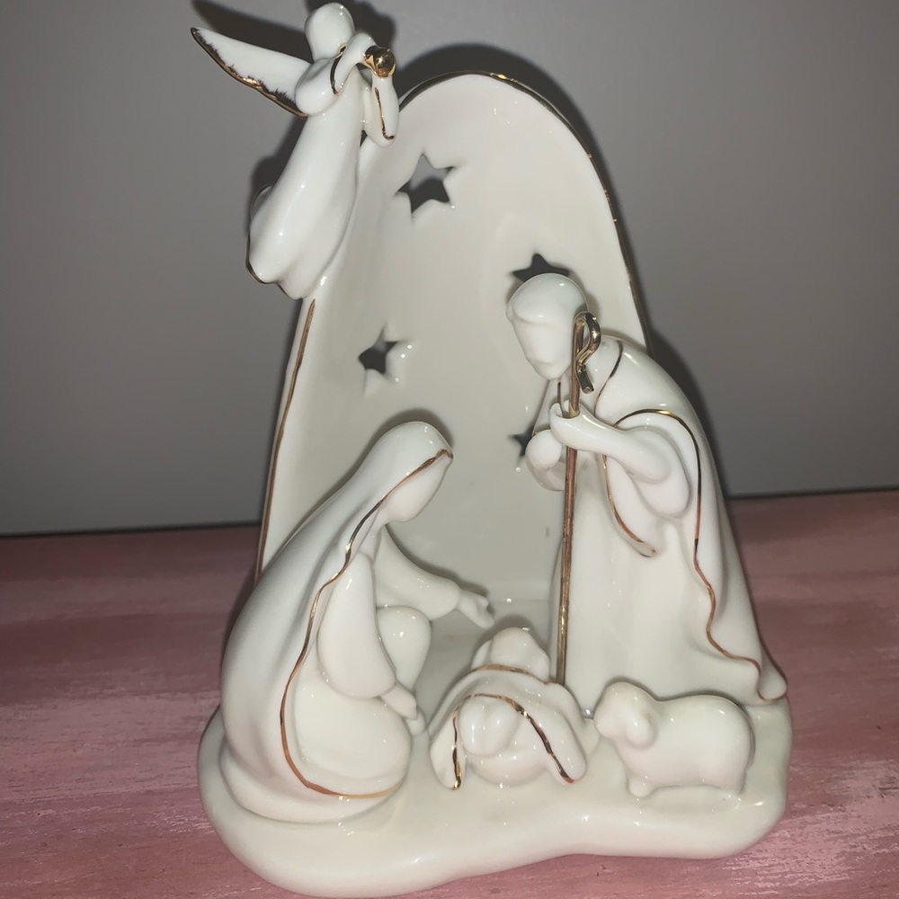 Avon Christmas Blessings Porcelain Gold Trim Nativity 2005 New with Box